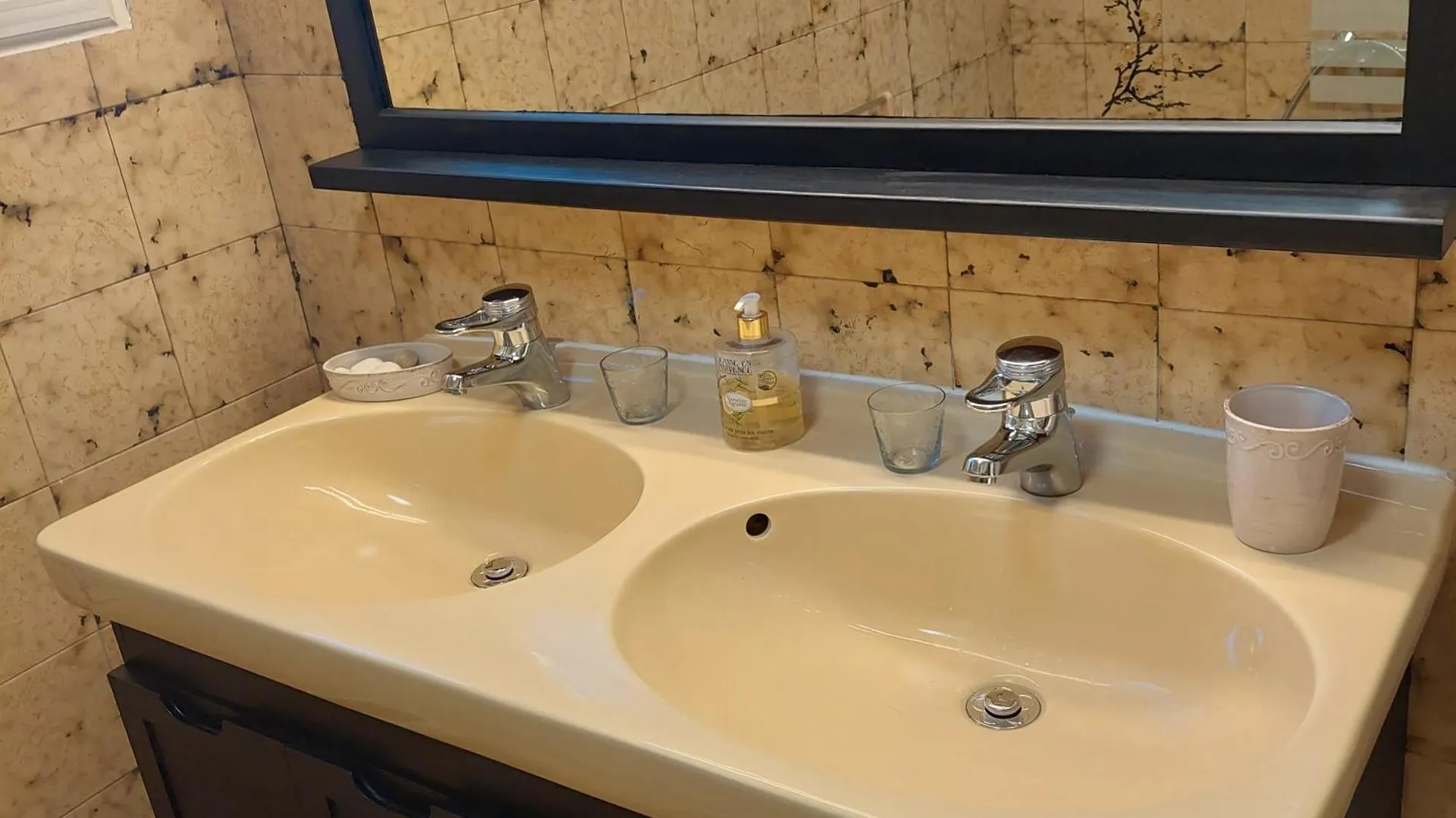 Etxe Laminak Bed & Breakfast Sisteron 0*,